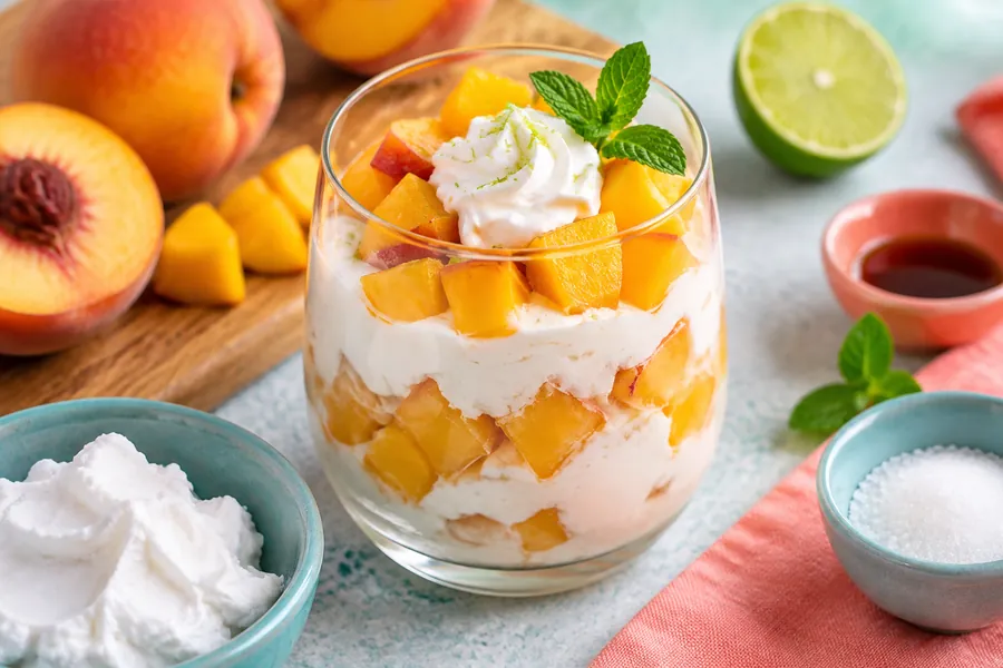 Vasitos de durazno y crema de coco